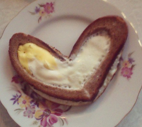 Яйца в тостах