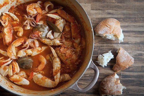 Томатный суп с морепродуктами и фенхелем