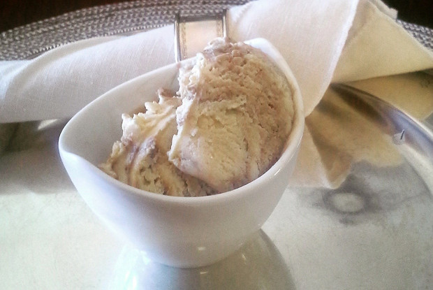 Мороженое из коричневого сахара с бальзамическим уксусом
