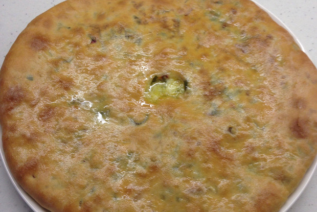 Осетинский пирог со свекольной ботвой и сыром