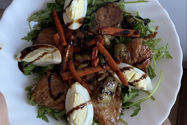Теплый салат со свининой и руколой рецепт – Европейская кухня: Салаты .
