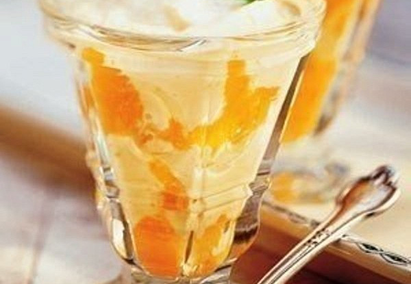 Простой десерт из йогурта и мандаринов
