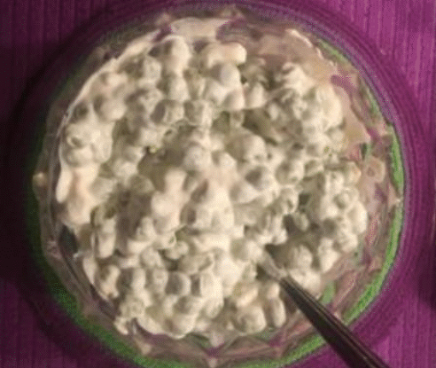 Салат гороховый с молочно-грибным соусом