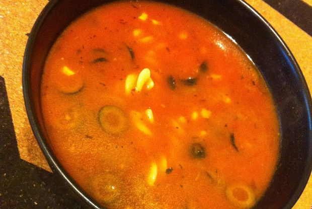Пряный итальянский томатный суп с фасолью