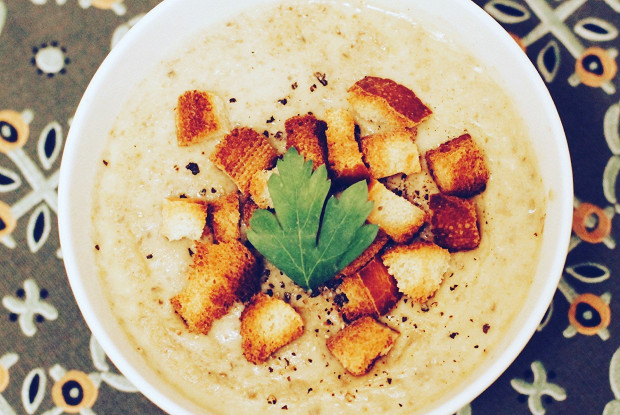 Крем-суп из шампиньонов и картофеля с гренками