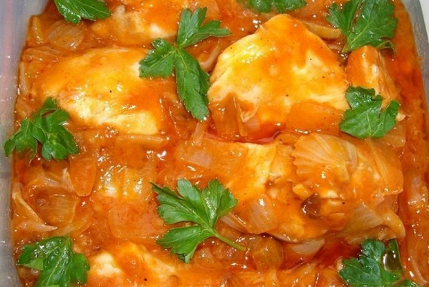 Отварная курица с томатной подливкой «по-армянски»