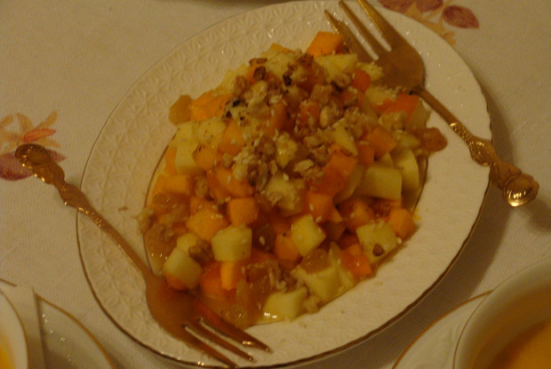 Салат тыквенный с яблоками и изюмом «Оранжевое прикосновение»