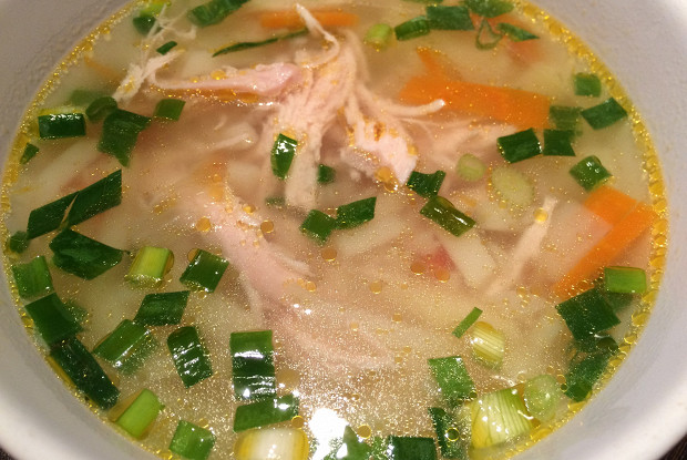 Куриный суп с рисом и зеленым луком