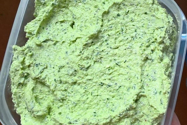 Творожный крем с пряной зеленью