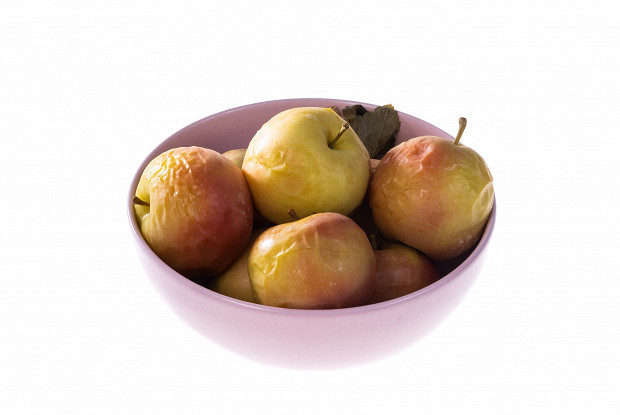 Моченые яблоки с кардамоном и имбирем