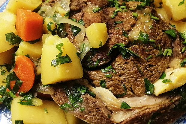 Томленая говядина с овощами