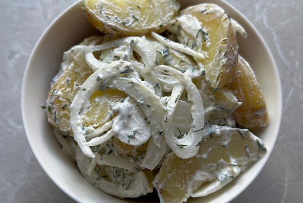 Салат с луком и картофелем