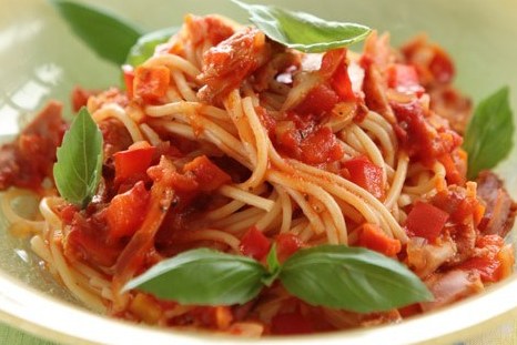 Спагетти с соусом из болгарского перца