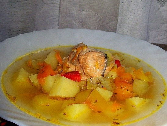 Суп с лососем и болгарским перцем