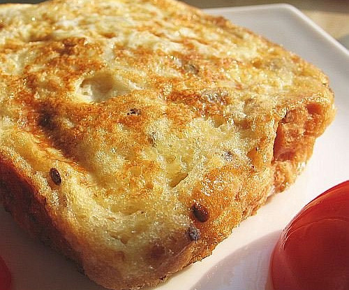 Гренки в омлете с сыром