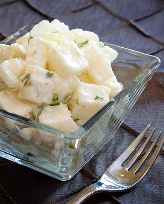 Картофельный салат с яйцами и горчичной заправкой