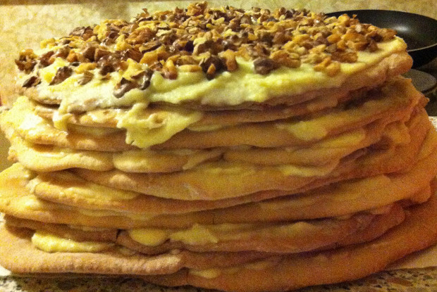 Медовый торт с грецкими орехами