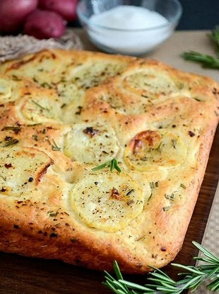 Фокачча с картофелем и розмарином