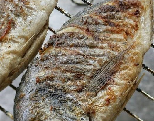 Маринованная дорада на гриле