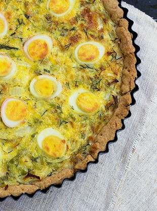 Тарт с капустой и перепелиными яйцами