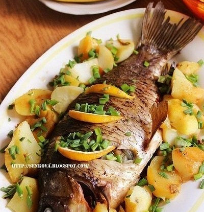 Запеченный карп с грибами