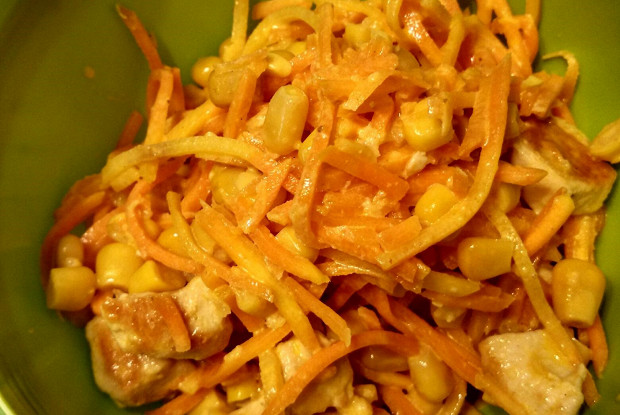 Салат из курицы с корейской морковью и кукурузой