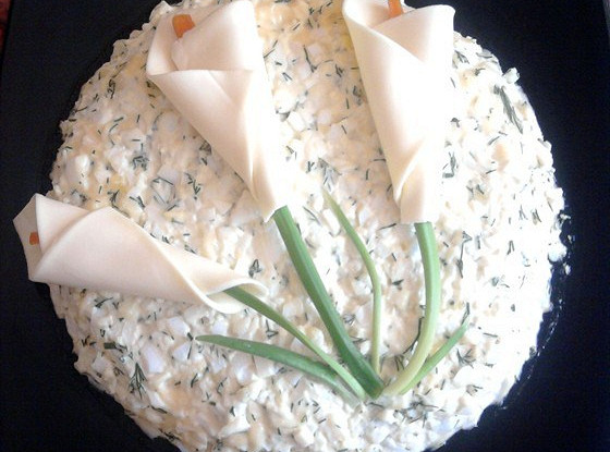 Салат из куриной грудки с шампиньонами и ананасом