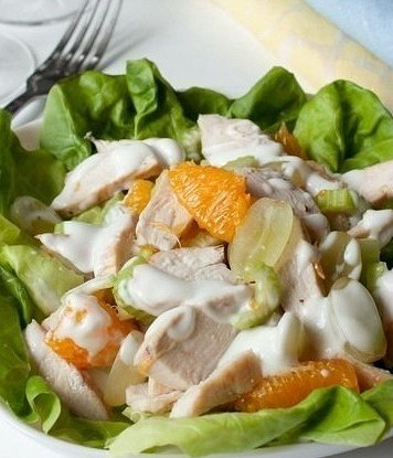 Салат из курицы с апельсином и виноградом