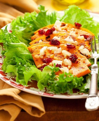 Закуска из тыквы с клюквой и курагой