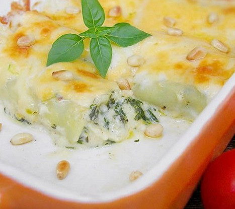 Каннеллони со шпинатом и сыром под соусом бешамель