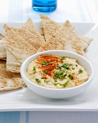 Хумус с печеным чесноком и петрушкой