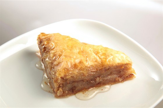 Пахлава с медом, грецкими орехами и кардамоном