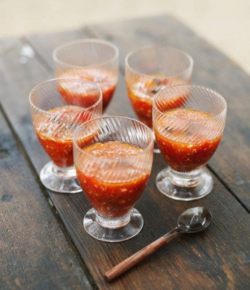 Куриный суп с томатами и кукурузными чипсами