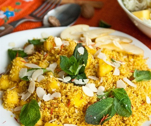 Кускус с манго, мятой и куркумой