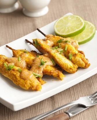 Куриное соте с соусом из чатни и арахиса