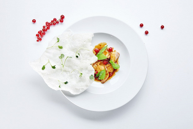Морепродукты унаги с чипсой из пармезана