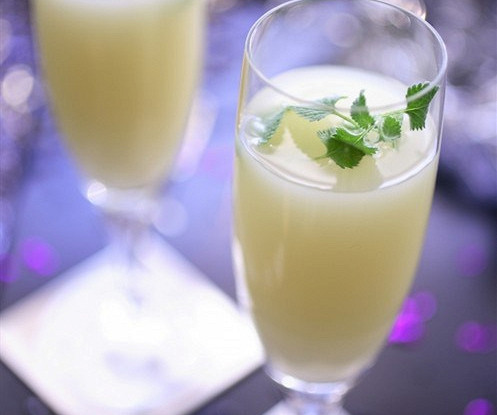 Коктейль из джина и ликера Creme de Menthe