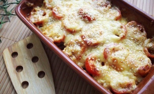 Кабачки, запеченные с шампиньонами и помидорами под сыром