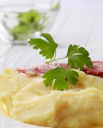 Картофельное пюре с белым чеддером и чесноком
