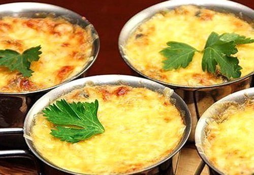 Жюльен с курицей, грибами и картошкой