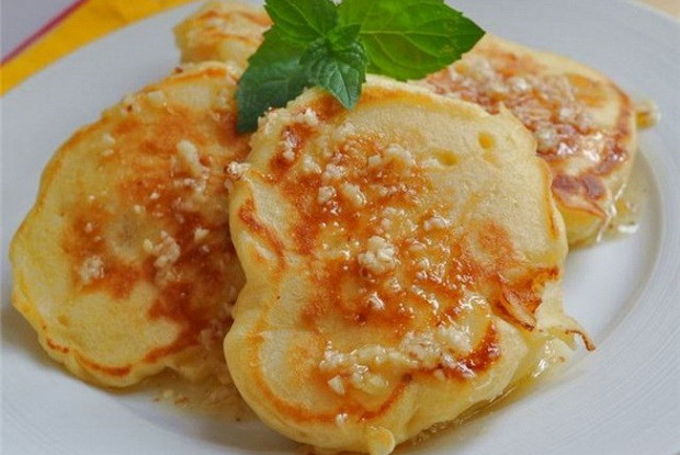 Постные яблочные оладьи с корицей