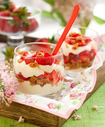 Десерт из клубники с амаретто