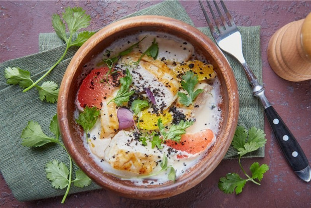 Куриное филе гриль с киноа и мякотью апельсинов