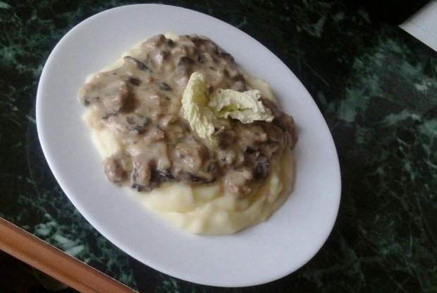 Сливочная говядина с лесными грибами