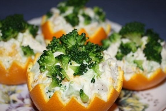 Салат с брокколи и апельсинами