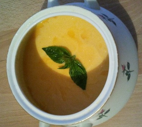 Тыквенный крем-суп с рукколой и кедровыми орешками