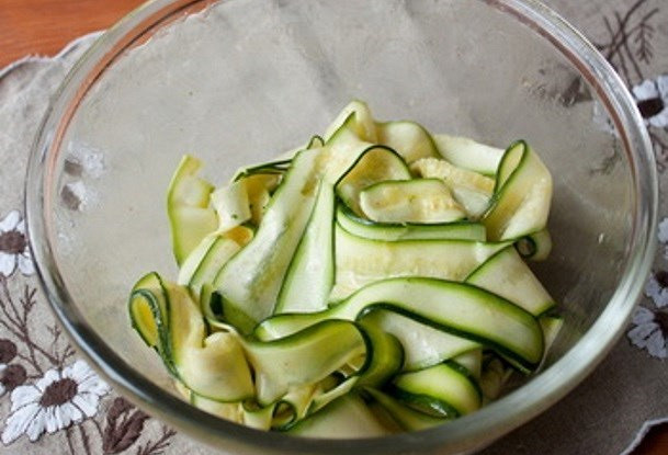 Салат из цукини, чеснока и лимона