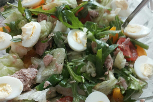 Салат с тунцом и рукколой
