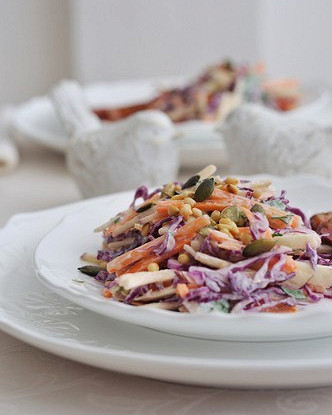 Салат из трех видов капусты с орехами и изюмом