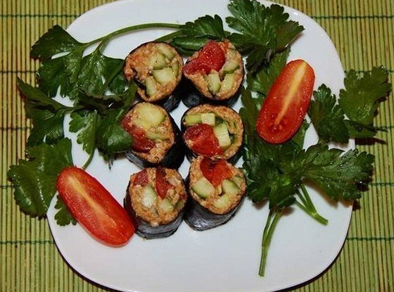 Сыроедческие роллы с семечками и авокадо